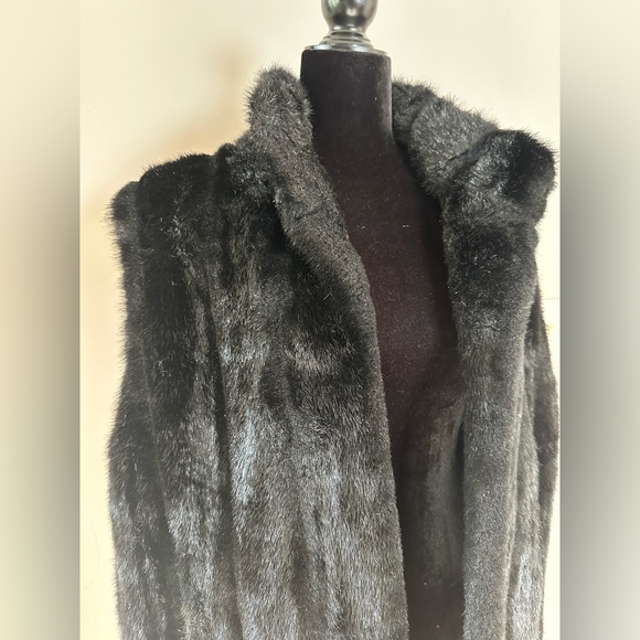 Suzanne Somers Collection FAUX FUR Black Vest - Picture 2 of 6